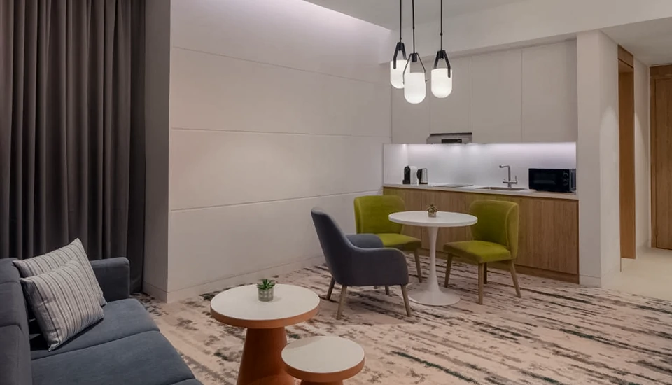 هتل هالیدی این بیزنس بی دبی